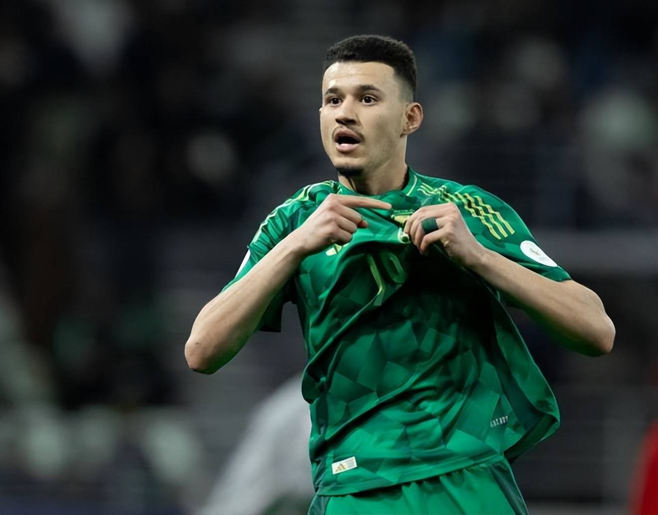 随机Doinb在热火比赛中出色防守,绝杀引发热议!